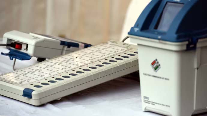 केरल मॉक पोल में 'अतिरिक्त वोटों' पर चुनाव आयोग से सुप्रीम कोर्ट ने चुनाव आयोग से मांगी सफ़ाई