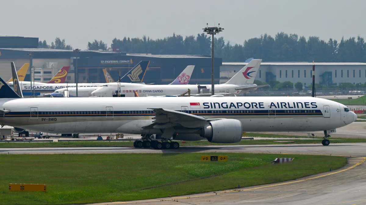 One Dead, Several Injured After Severe Turbulence On Singapore Airlines ...